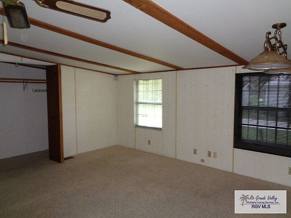 3rd image of 25827 Maple Dr