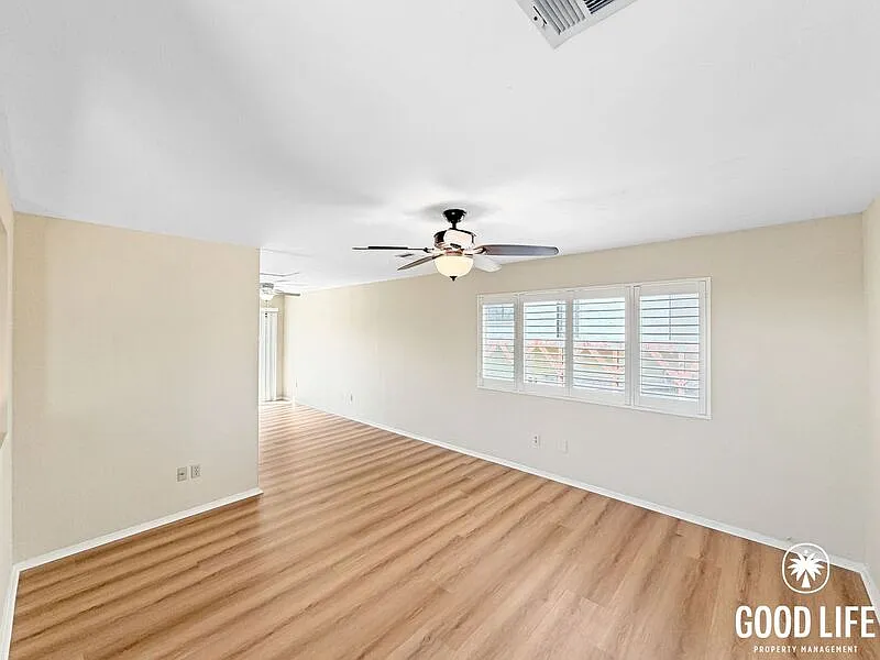 4 bed, 2.5 bath, 1394 sqft, $4,000 — Photo 2