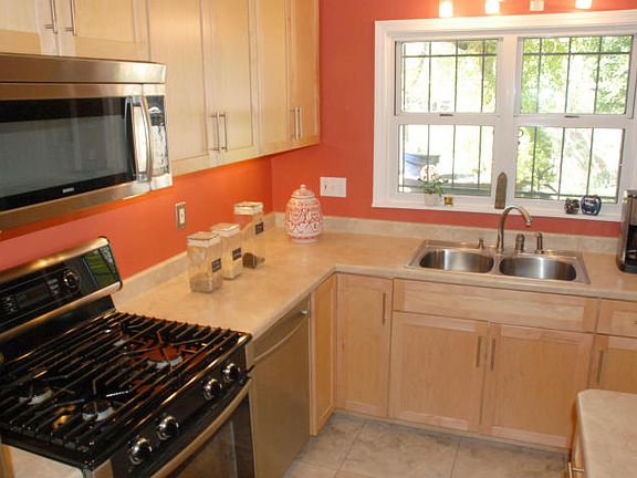 5th image of 901 Madeira Dr NE