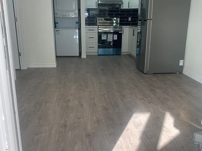 142 Rivertrail Ave — Photo 2