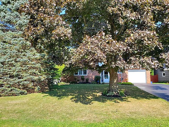 2nd image of 206 Emerald Dr