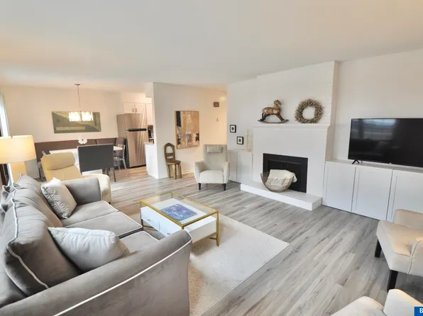 210 Lakewood Dr APT 2, Lincoln, NE 68510