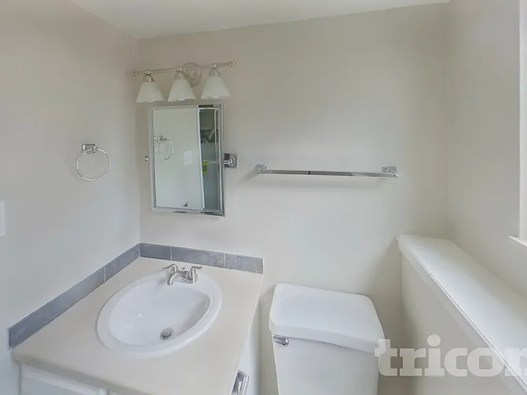 1046 W Nolte Dr — Photo 12