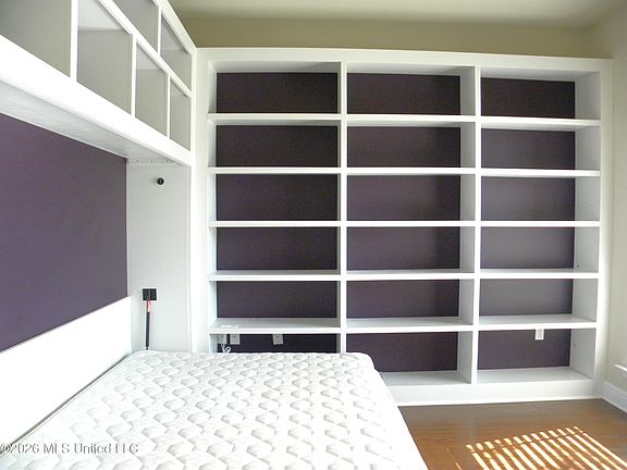 4th image of 108 Clear Springs Cir