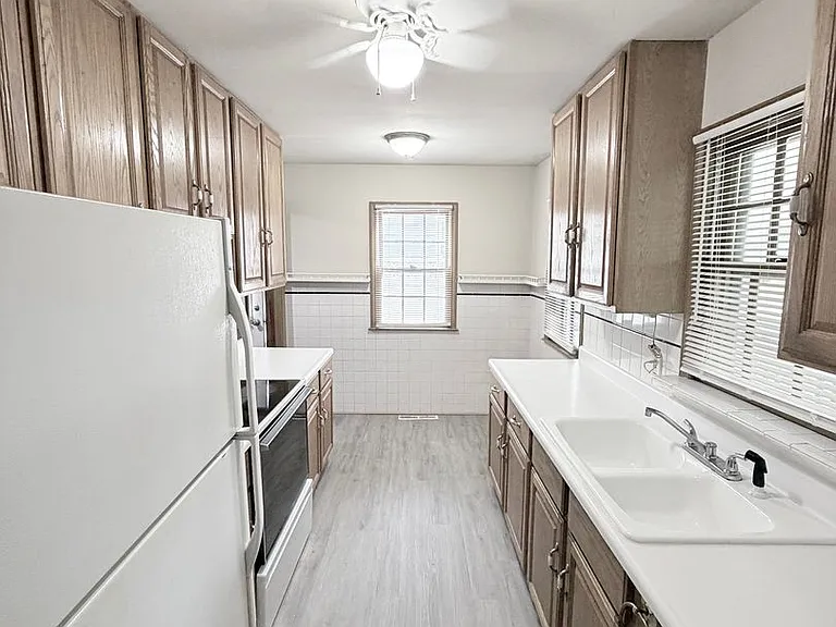 1712 N Pearl St — Photo 4