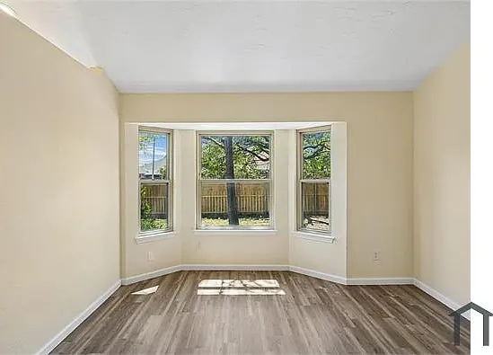 7606 Clairmont Ave — Photo 12