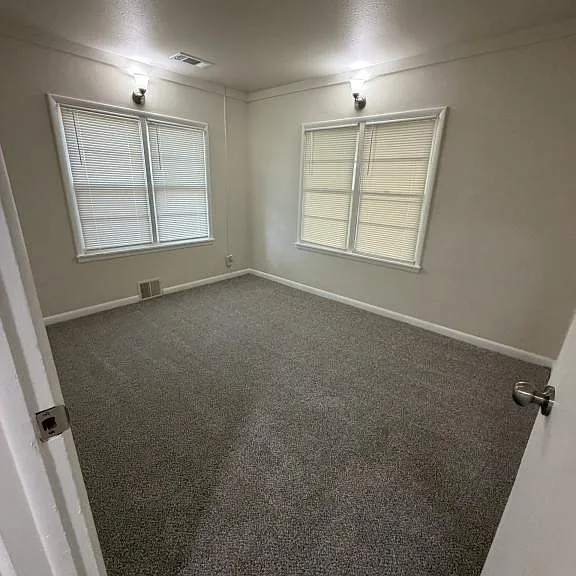 401 S Scraper St — Photo 5