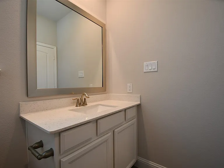 19718 Dwight Eisenhower Dr — Photo 13