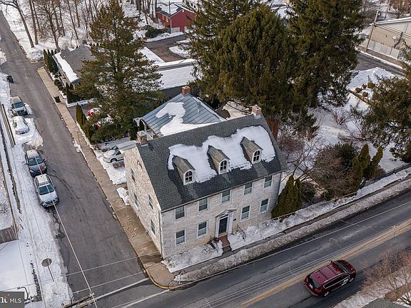 2nd image of 49 S White Oak St