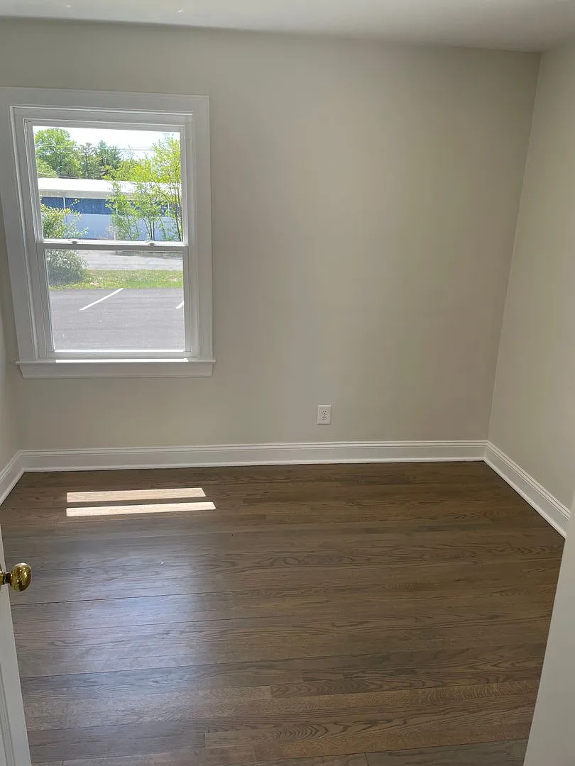 Newly Remodeled 3 Bed House Close to VT — Photo 4