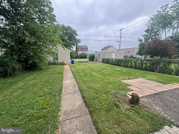 3rd image of 1627 Filbert St