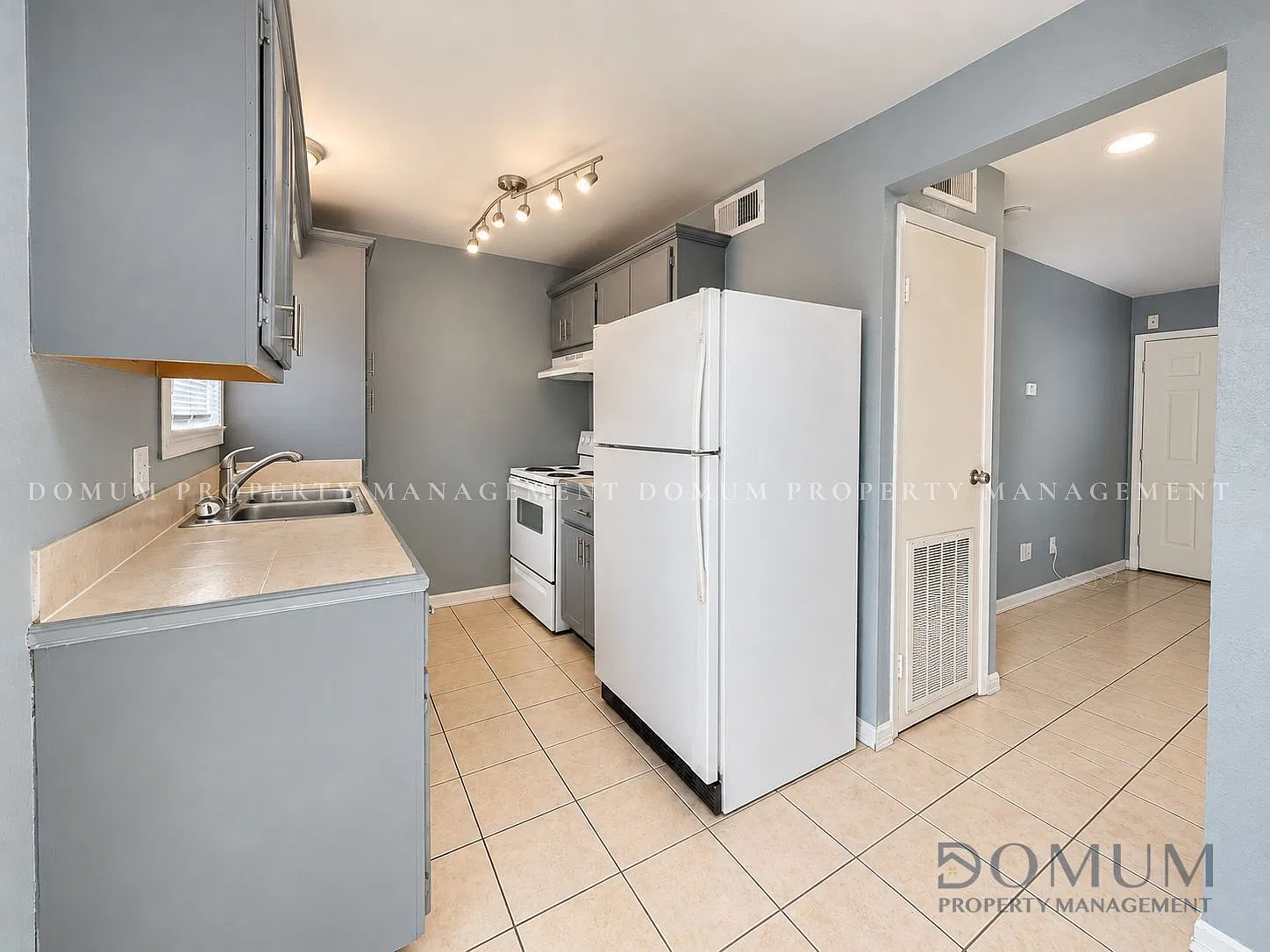 2428 Upas Ave — Photo 2