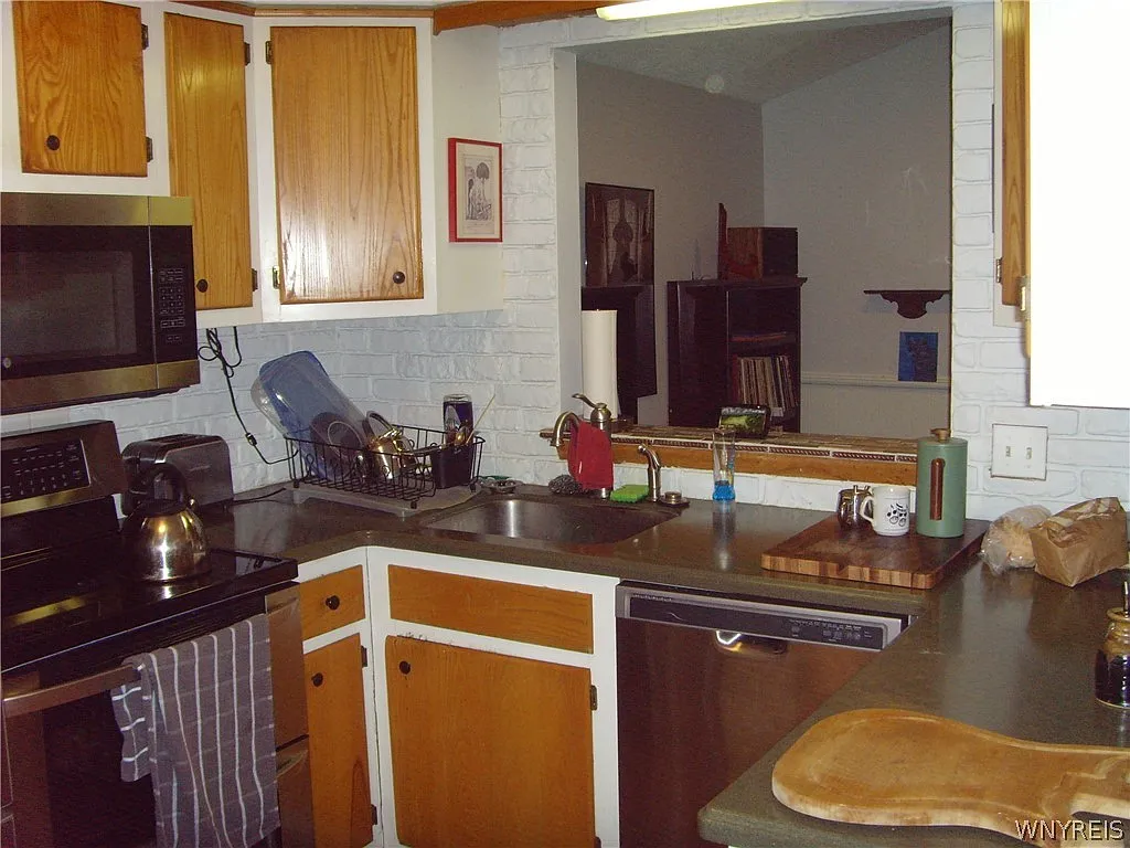 3 bed, 2.5 bath, 3090 sqft, $1,950 — Photo 4