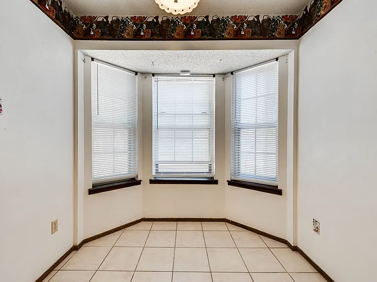 3245 Preston Dr — Photo 8