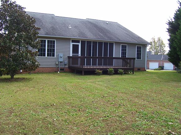 3rd image of 110 River Oaks Cir