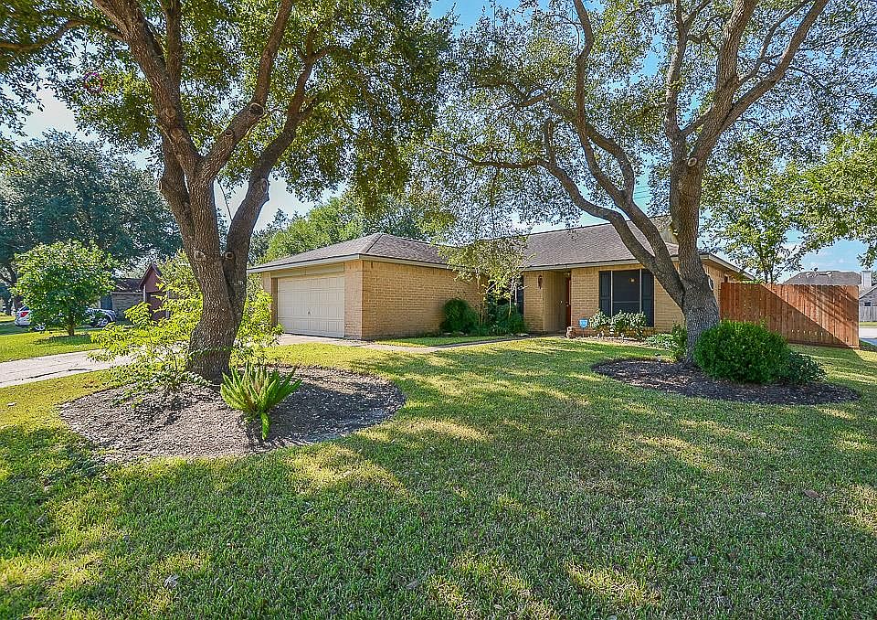 1st image of 10602 Forest Leaf Dr