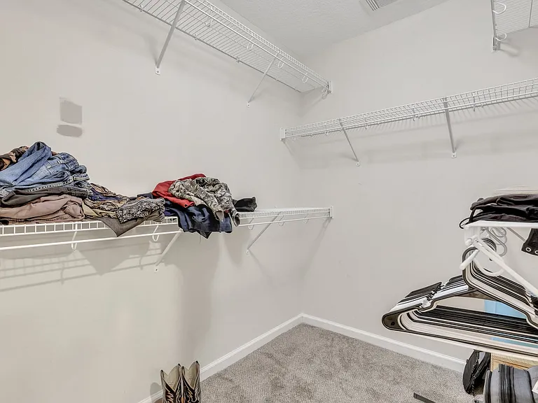 94 Lake Shore Blvd — Photo 32