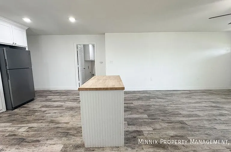 1519 E 14th St — Photo 8