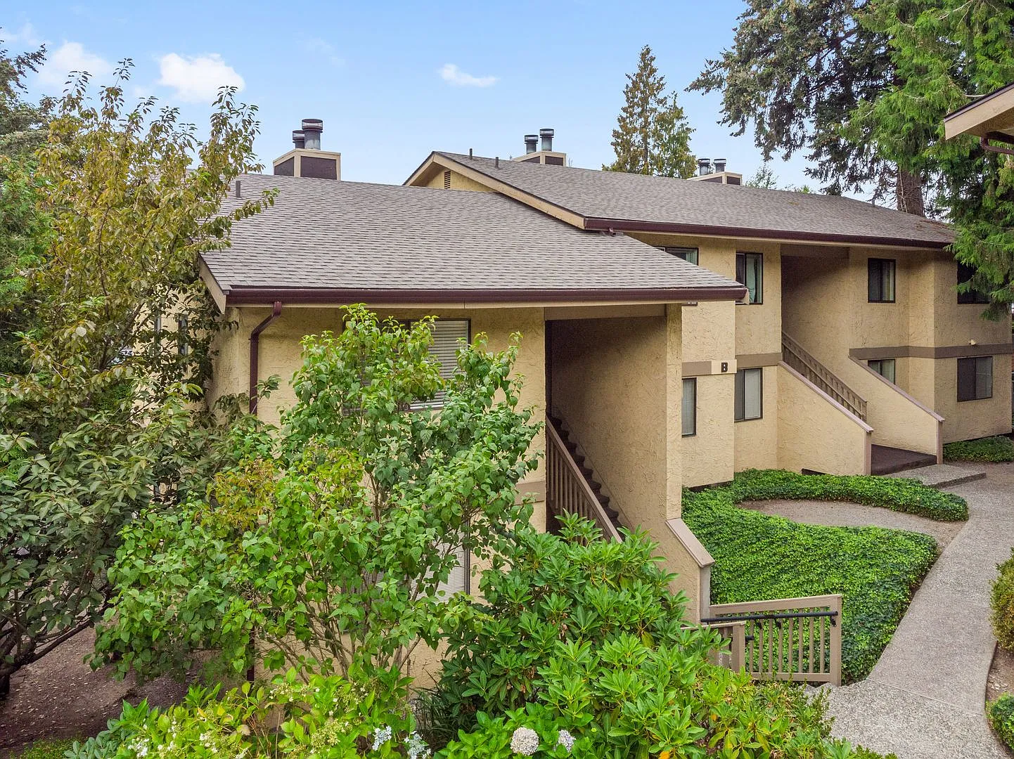 1Bd/1Ba Bellevue Condo — Photo 1