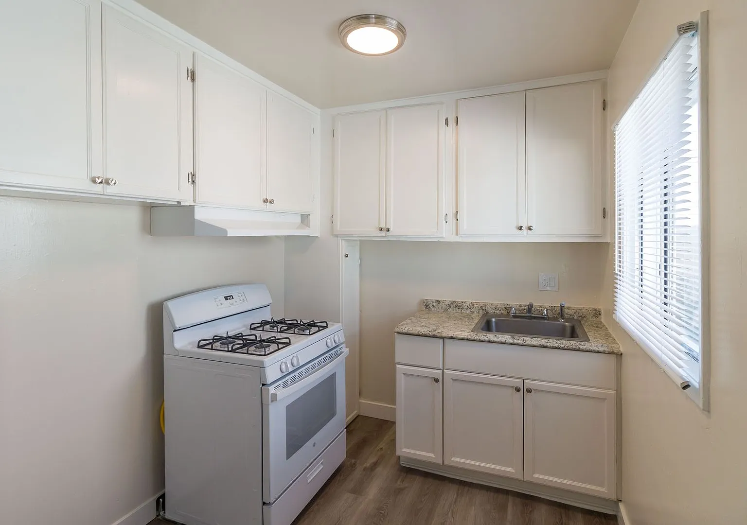 425 W Garfield Ave — Photo 4
