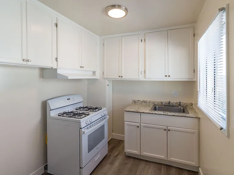 425 W Garfield Ave — Photo 4