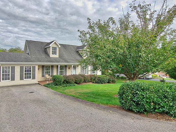 3rd image of 45 Linden Ct