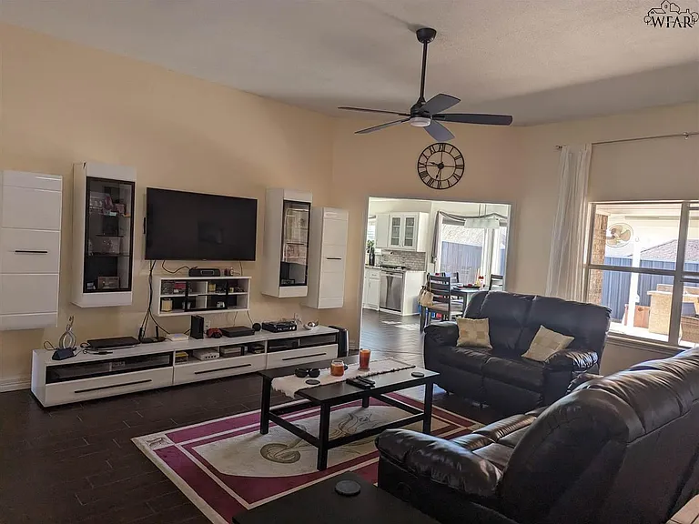 5105 Carlene Dr — Photo 3