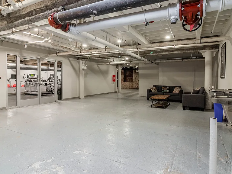 Broadway Apartments — Photo 21
