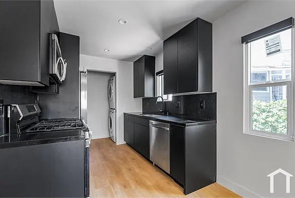 266 S Park View St — Photo 15
