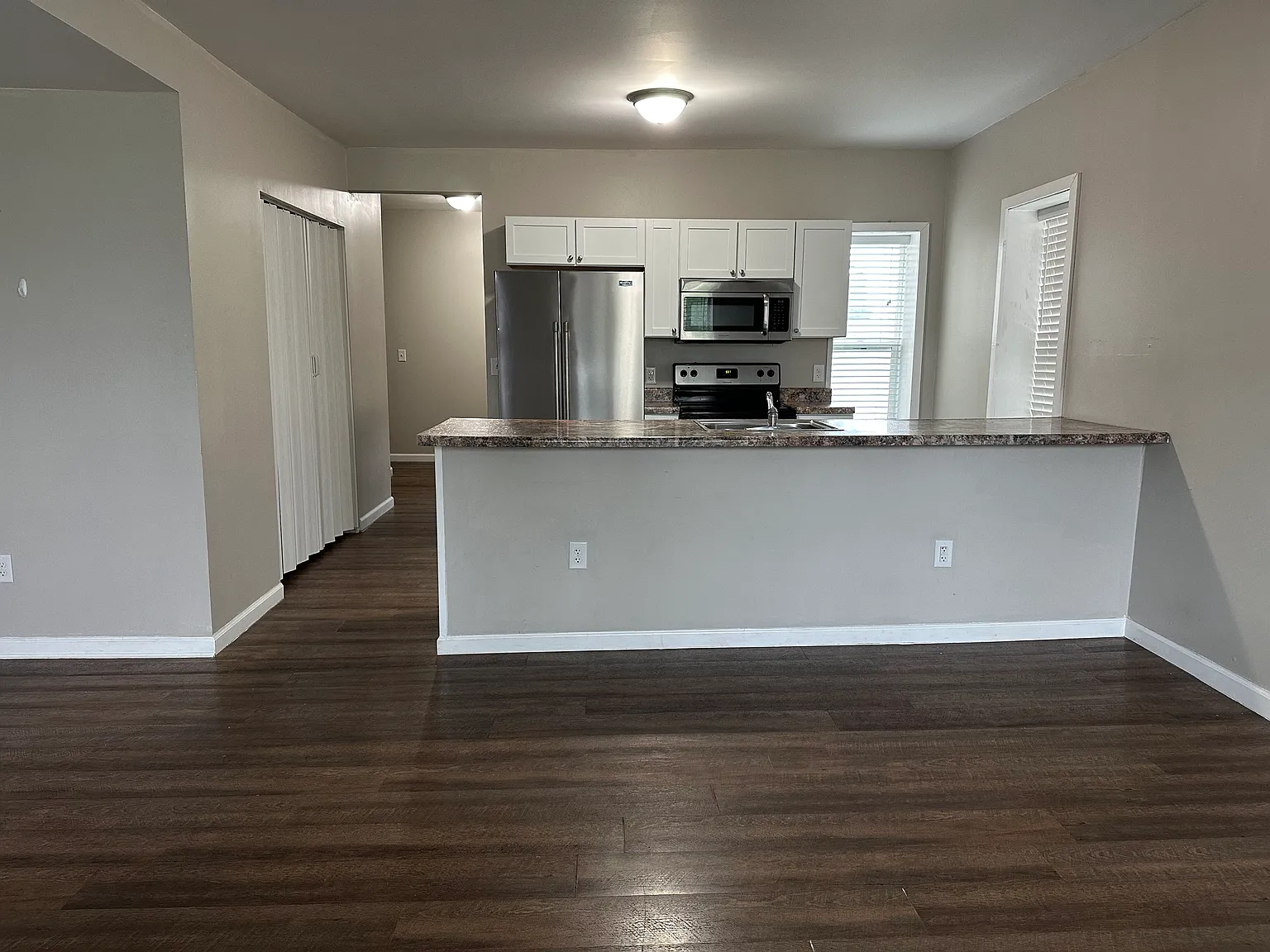 2 bed, 1000 sqft, $1,080 — Photo 2