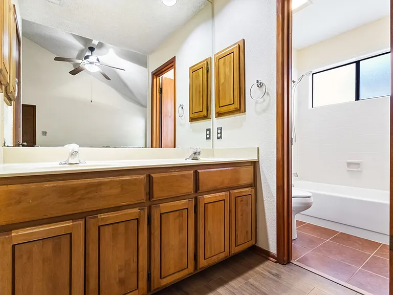 1514 Vista Hill St — Photo 13