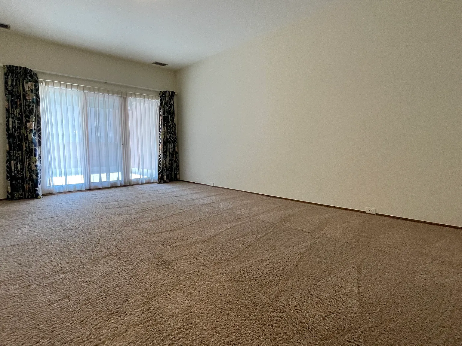 3 bed, 2009 sqft, $3,900 — Photo 4