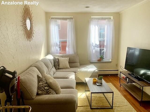 Lots of natural light in living room!!
