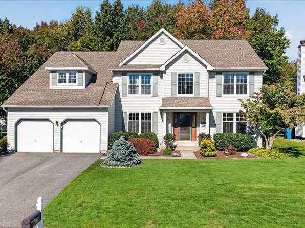 10 Moonlight Ct, Newark, DE 19702