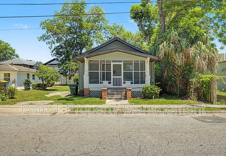 16 Helmken St — Photo 2