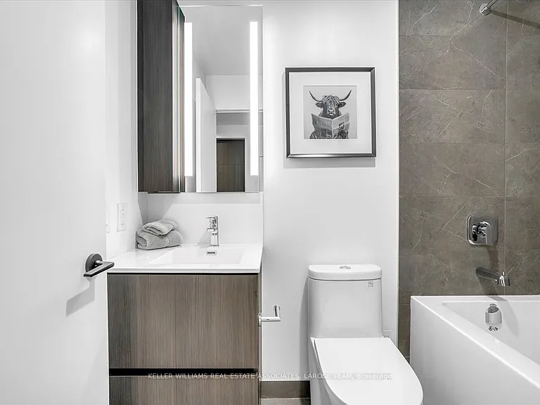 215 Lakeshore Rd W #205 — Photo 19
