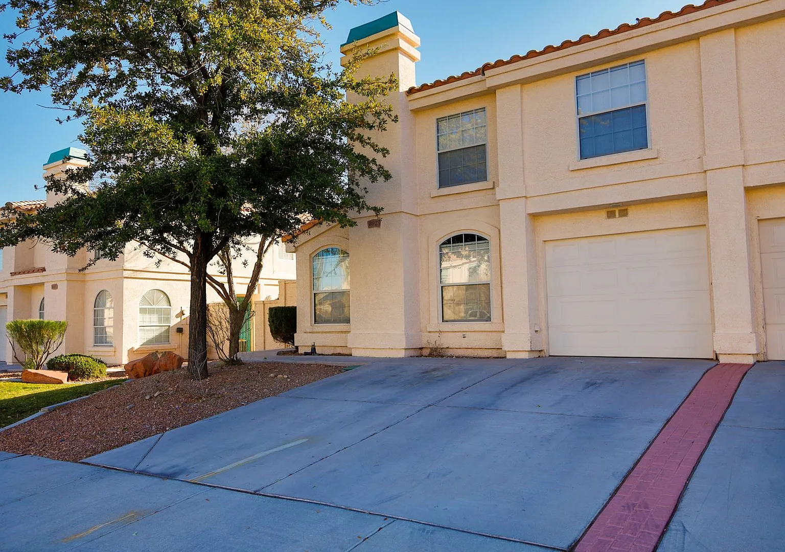 Southwest - Stone Canyon West Townhomes — Photo 1