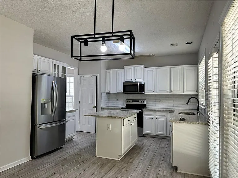 3535 Ridgefair Dr — Photo 6