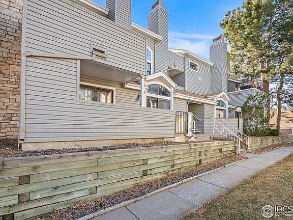 4th image of 931 S Zeno Way #107