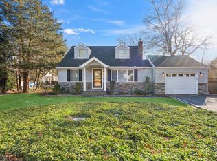 40 Schaefer St, Huntington Station, NY 11746
