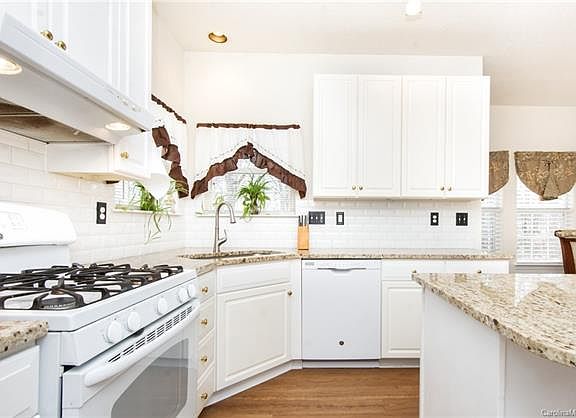 5th image of 4503 Lenox Hill Pl