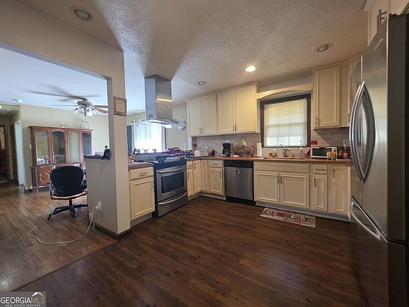 5th image of 115 Burnside St