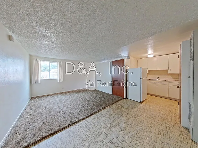 427 SW 9th St — Photo 2