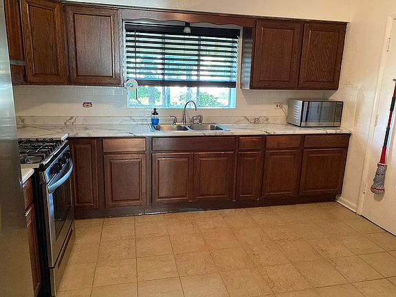 3rd image of 3433 W Bryn Mawr Ave #1