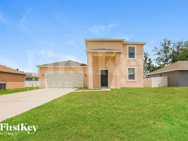 419 Eagle Dr — Photo 1