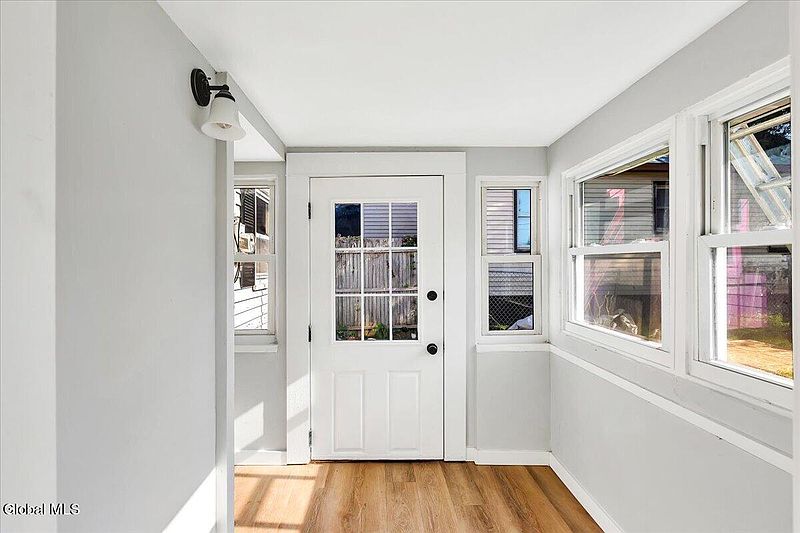 3rd image of 1379 Evergreen Avenue