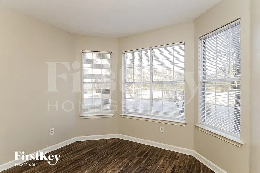 3 bed, 2.0 bath, 1437 sqft, $2,005 — Photo 4