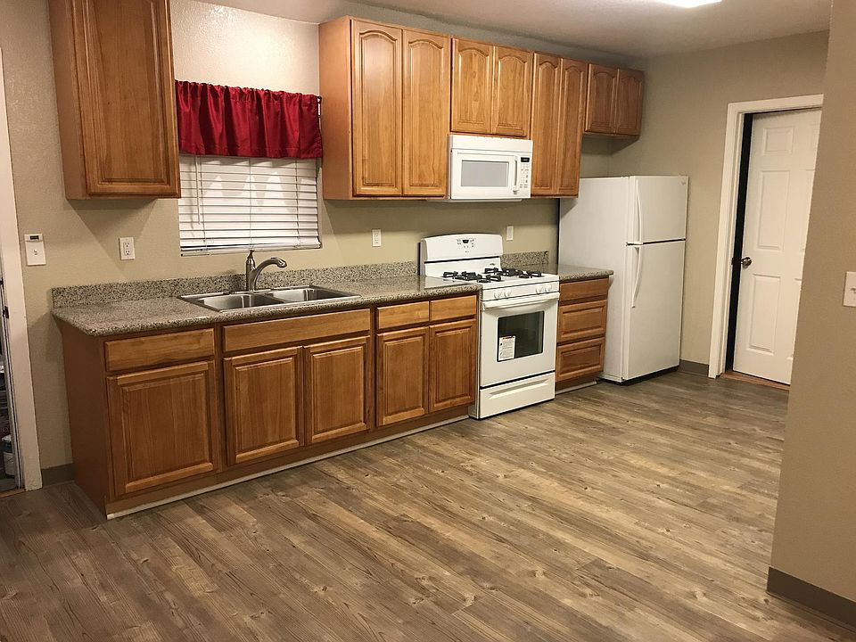 Kitchen w/ gas stove and microwave