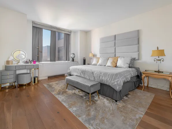 401 East 60th Street image 4 of 12