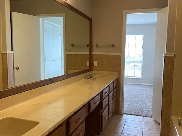 2303 Markland St — Photo 33